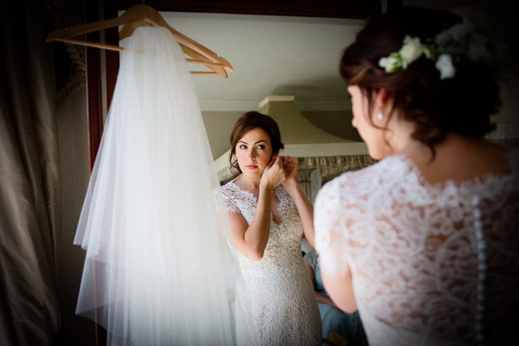 How to find a good wedding photographer Cheltenham / Bride getting ready